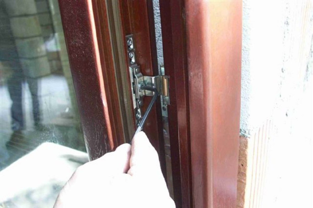 Samodzielne naprawy okien i drzwi