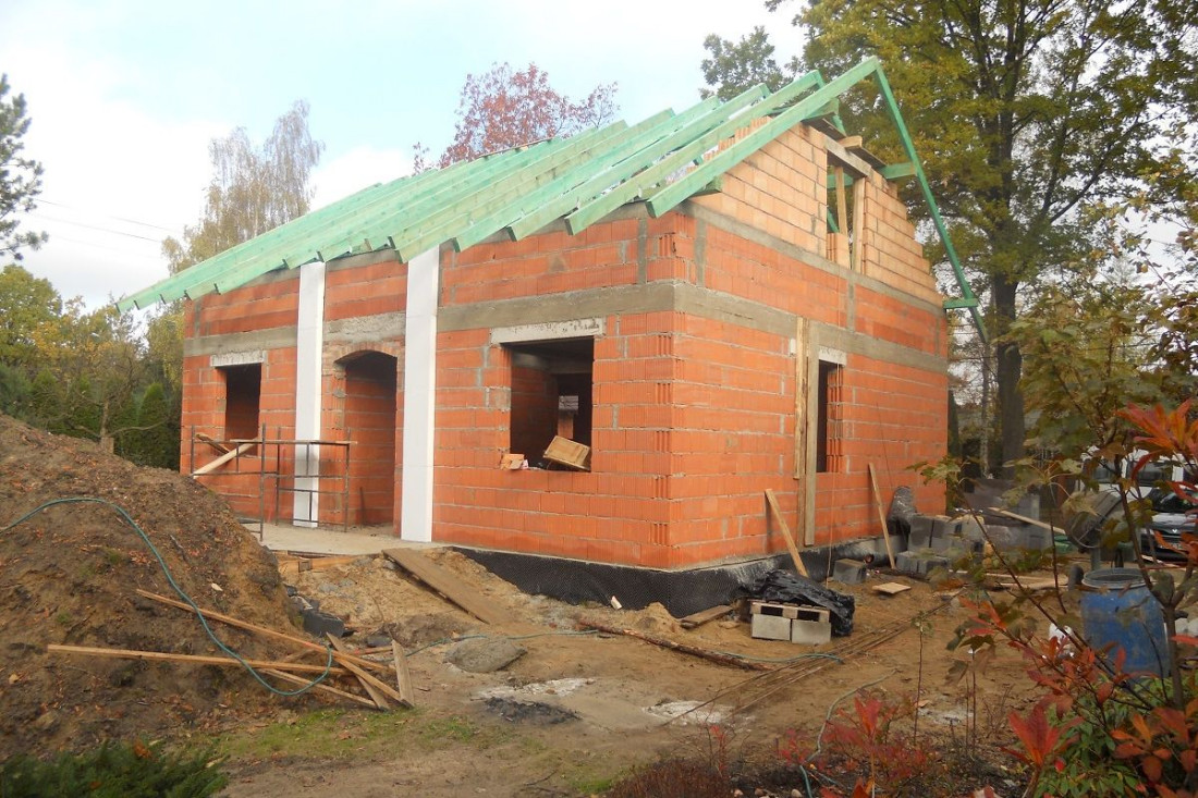 Murowane ściany dwuwarstwowe małego domu za 82 000 zł