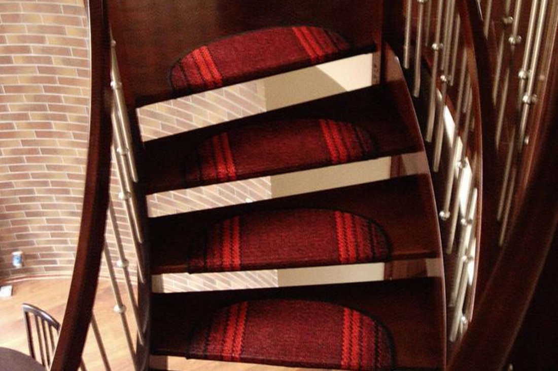 Jak zachować przyczepność na schodach?